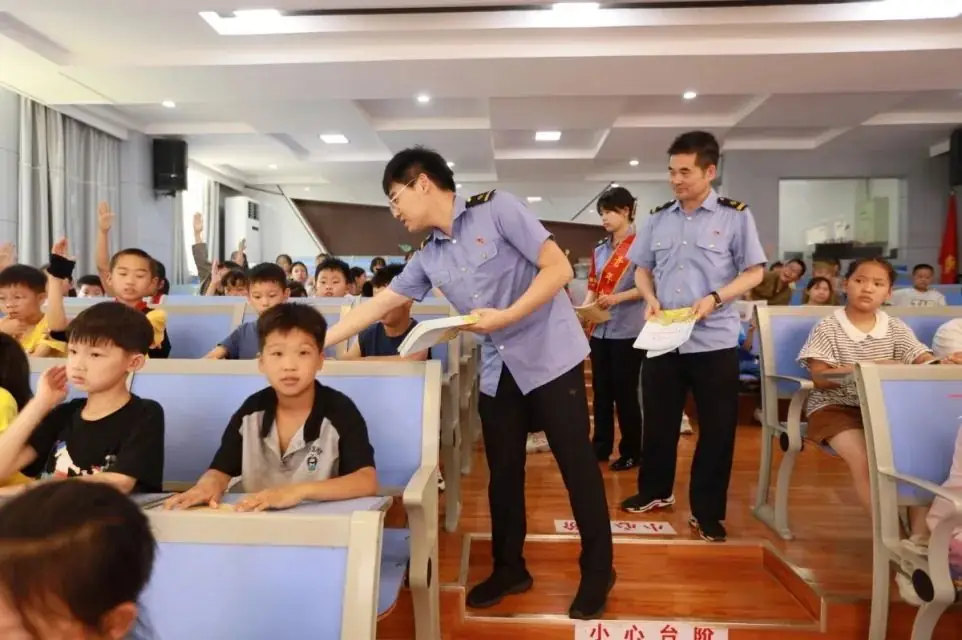 【武东小学】铁路安全进校园 共筑护路平安墙 第7张 【武东小学】铁路安全进校园 共筑护路平安墙 第7张