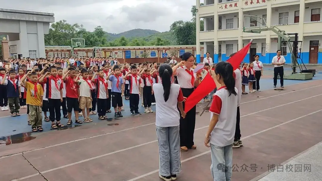 博白县那林镇中心小学举行2024年“红领巾爱祖国”第一批新少先队员入队仪式 第2张 博白县那林镇中心小学举行2024年“红领巾爱祖国”第一批新少先队员入队仪式 第2张