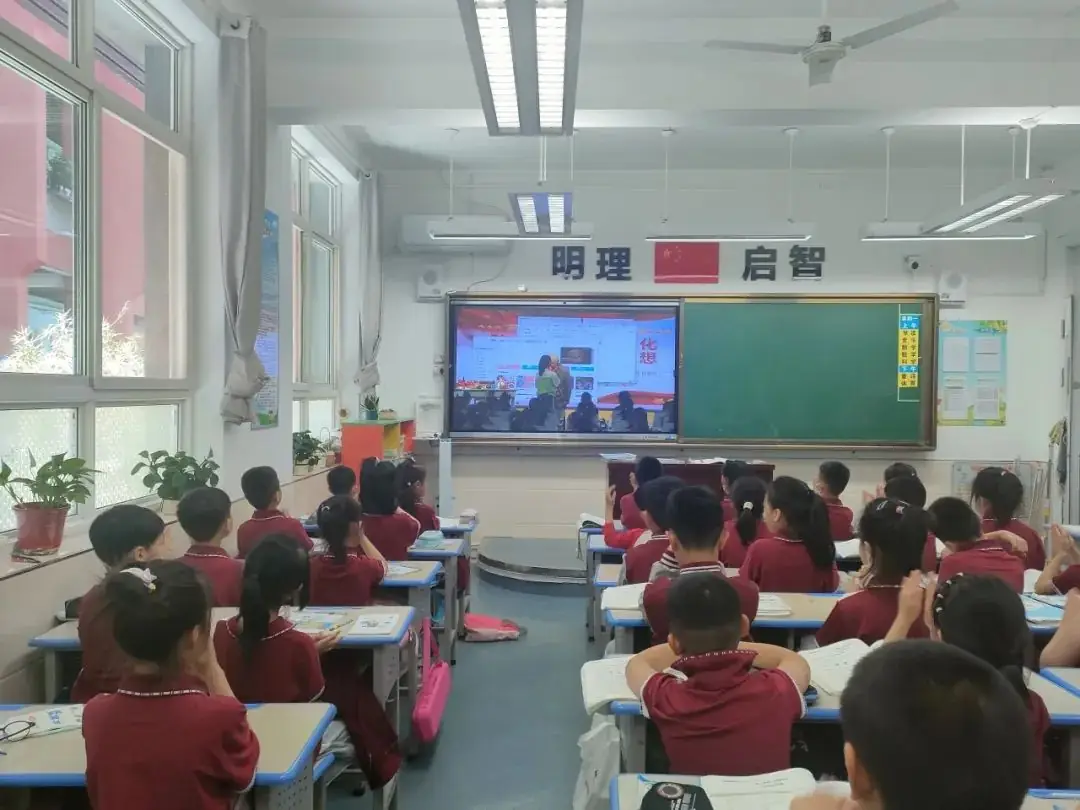 【碑林教育|建国路小学】家长进课堂 用爱筑成长——一年级开展“五老传文化”活动 第18张 【碑林教育|建国路小学】家长进课堂 用爱筑成长——一年级开展“五老传文化”活动 第18张