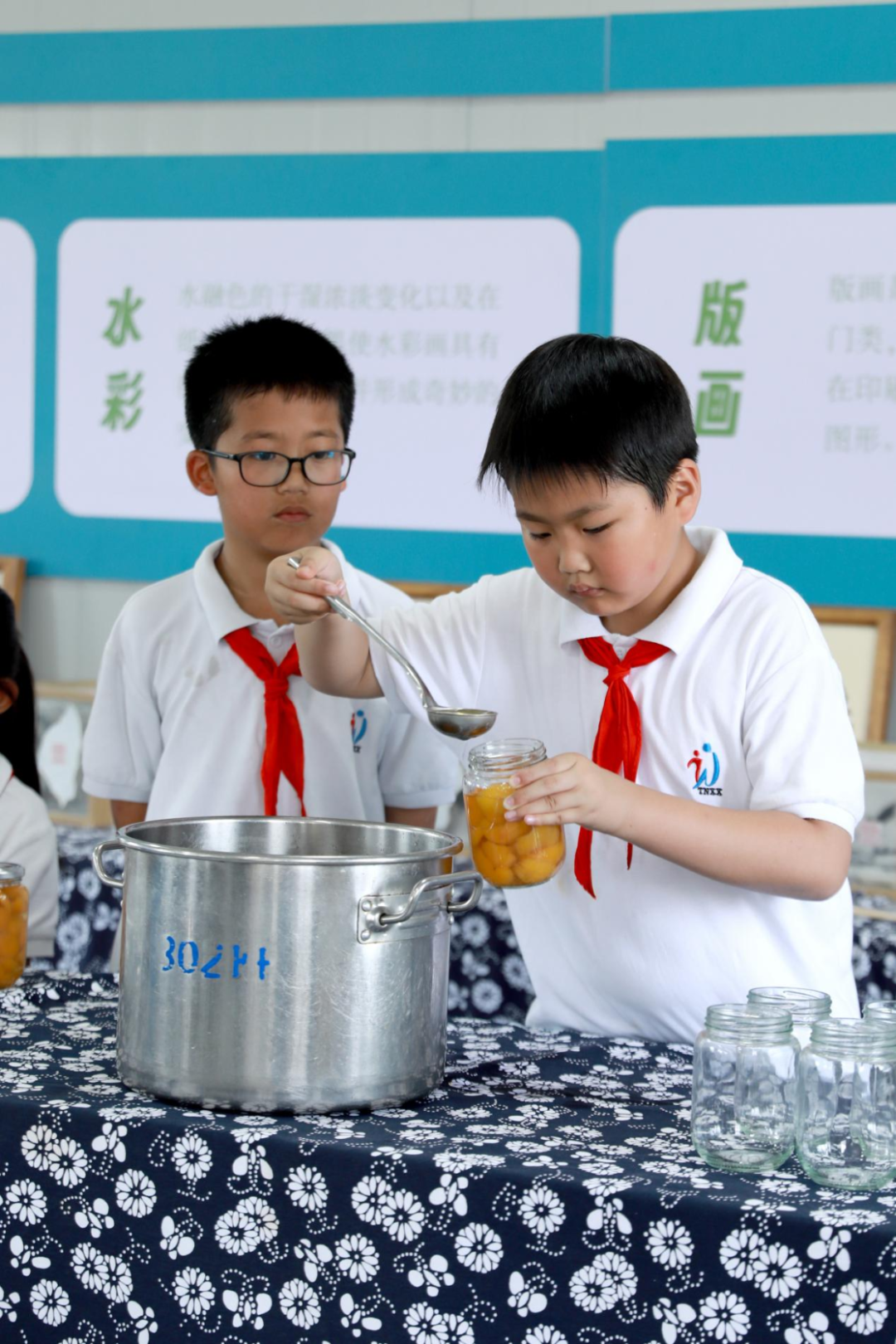“巧手酿清甜,枇杷享清韵”——塘南小学李家桥校区枇杷节系列实践活动:枇杷罐头制作 第13张 “巧手酿清甜,枇杷享清韵”——塘南小学李家桥校区枇杷节系列实践活动:枇杷罐头制作 第13张