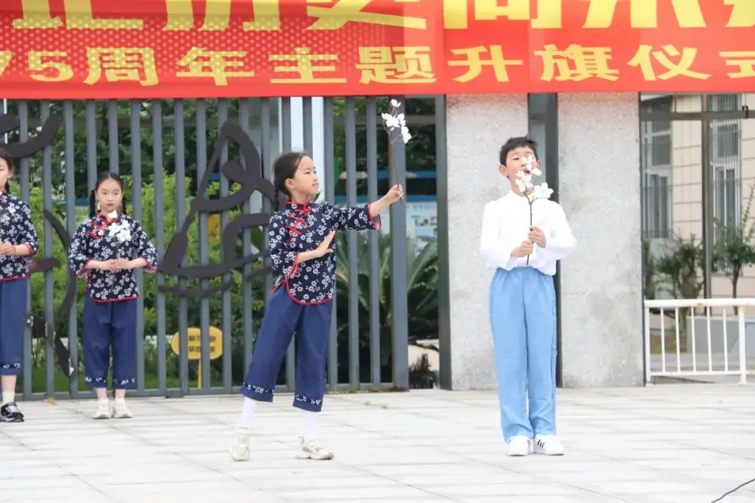 【校园纪事】东港小学——敬礼国旗记使命 铭记历史向未来 第33张 【校园纪事】东港小学——敬礼国旗记使命 铭记历史向未来 第33张