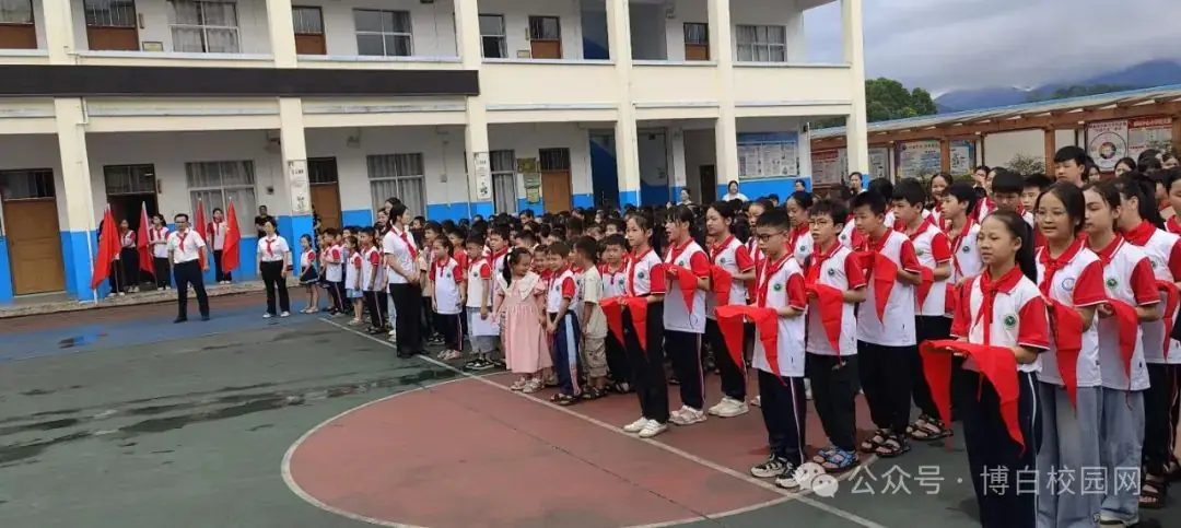 博白县那林镇中心小学举行2024年“红领巾爱祖国”第一批新少先队员入队仪式 第4张 博白县那林镇中心小学举行2024年“红领巾爱祖国”第一批新少先队员入队仪式 第4张