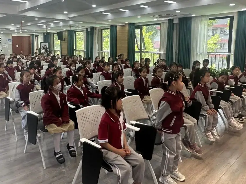 【碑林教育|建国路小学】家长进课堂 用爱筑成长——一年级开展“五老传文化”活动 第15张 【碑林教育|建国路小学】家长进课堂 用爱筑成长——一年级开展“五老传文化”活动 第15张