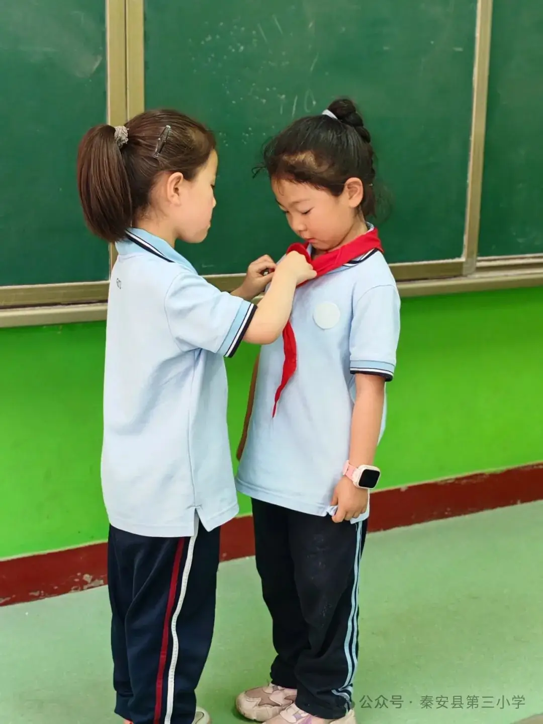 秦安县第三小学隆重举行2024 年新队员入队仪式暨2023—2024学年度“四星”学生表彰活动 第13张 秦安县第三小学隆重举行2024 年新队员入队仪式暨2023—2024学年度“四星”学生表彰活动 第13张