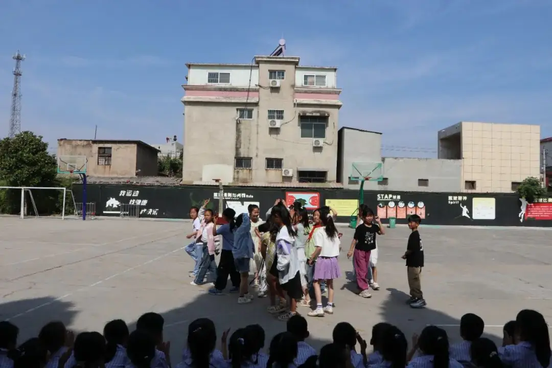 小学初体验、衔接零距离 | 后河镇中心小学邀请后河镇紫金幼儿园开展“幼升小”参观实践活动 第16张 小学初体验、衔接零距离 | 后河镇中心小学邀请后河镇紫金幼儿园开展“幼升小”参观实践活动 第16张