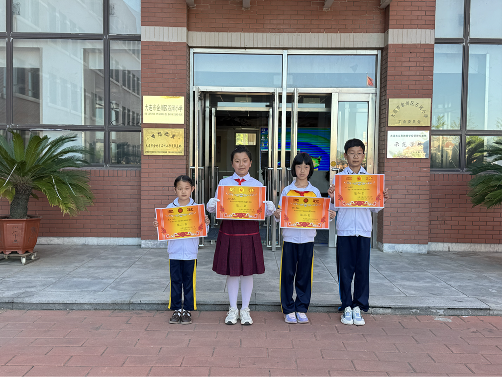 童心向党 追逐梦想——石河小学五(5)中队主题升旗课程 第11张 童心向党 追逐梦想——石河小学五(5)中队主题升旗课程 第11张