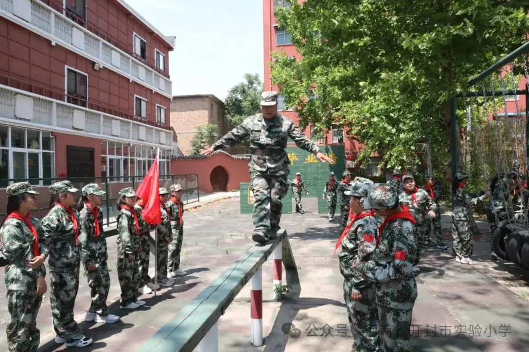 军强国安 志在未来——开封市实验小学开展国防教育主题活动(1) 第22张 军强国安 志在未来——开封市实验小学开展国防教育主题活动(1) 第22张