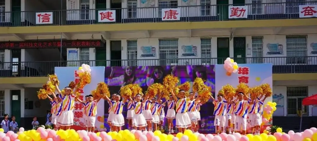 聚焦五育并举,培育时代新人 |杨公小学第一届科技文化艺术节开幕式暨六一庆祝表彰大会隆重举行 第12张 聚焦五育并举,培育时代新人 |杨公小学第一届科技文化艺术节开幕式暨六一庆祝表彰大会隆重举行 第12张