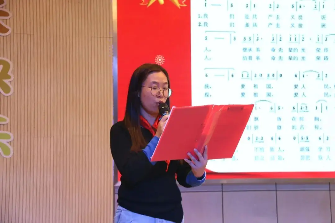 【珠江小学 少先队活动】红领巾爱祖国——浦口区珠江小学第一批少先队员入队仪式 第12张 【珠江小学 少先队活动】红领巾爱祖国——浦口区珠江小学第一批少先队员入队仪式 第12张