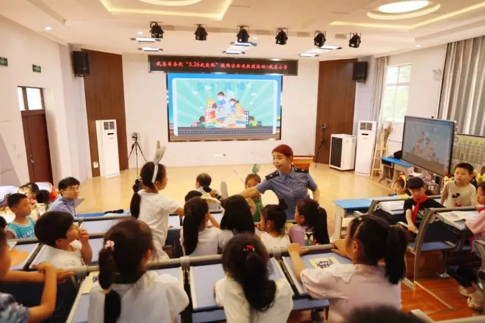 【武东小学】铁路安全进校园 共筑护路平安墙 第9张 【武东小学】铁路安全进校园 共筑护路平安墙 第9张