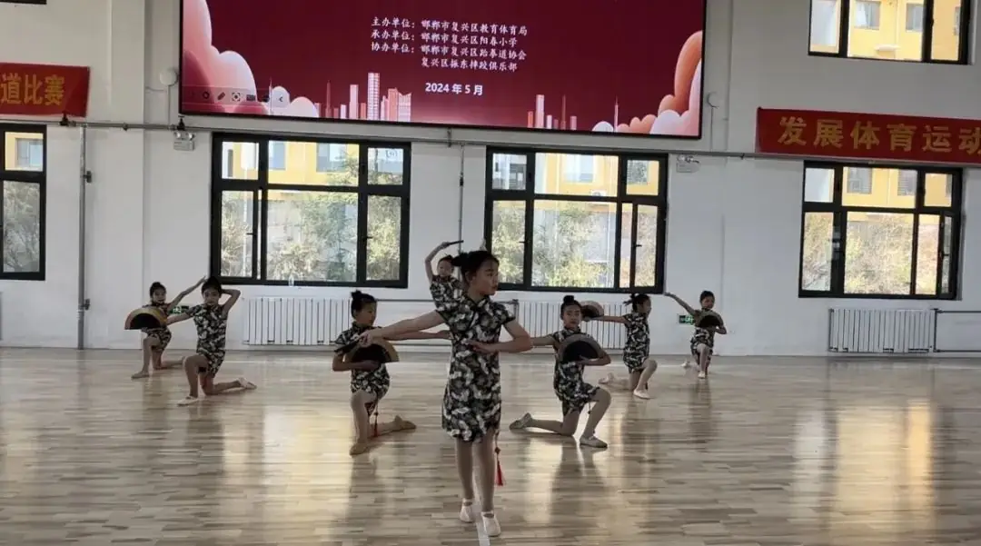 “中国跤王”到阳春小学啦! 第6张 “中国跤王”到阳春小学啦! 第6张