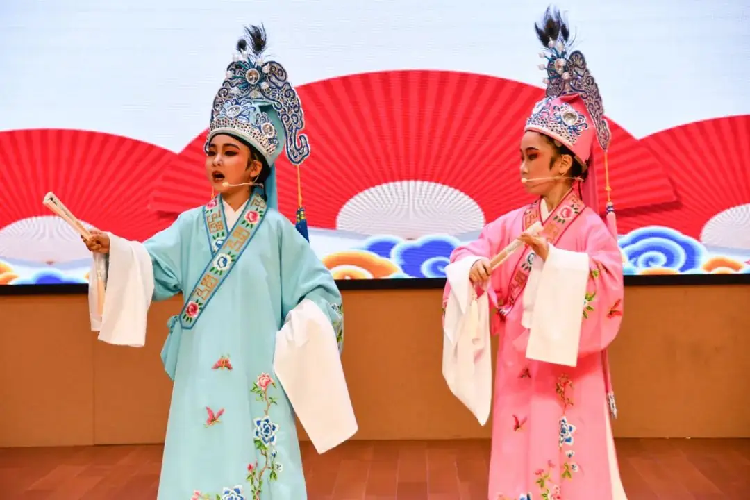 【课程育人】马鞍中心小学举行“童心向党 艺彩纷呈”校园文化艺术节暨第六届戏曲小梅花评比活动 第39张 【课程育人】马鞍中心小学举行“童心向党 艺彩纷呈”校园文化艺术节暨第六届戏曲小梅花评比活动 第39张
