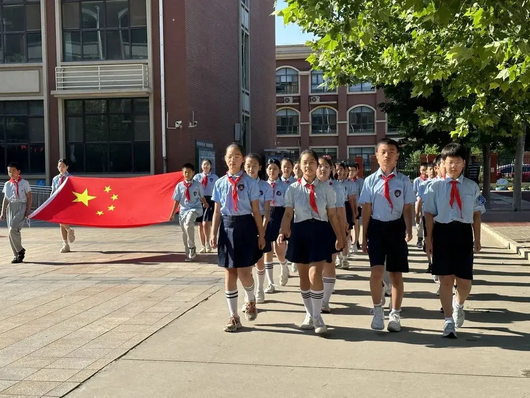 快乐六一 放飞梦想—— 栾城区宏远路小学第十五周升旗仪式 第9张 快乐六一 放飞梦想—— 栾城区宏远路小学第十五周升旗仪式 第9张