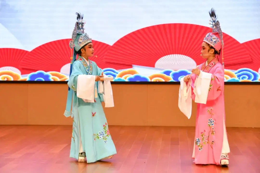 【课程育人】马鞍中心小学举行“童心向党 艺彩纷呈”校园文化艺术节暨第六届戏曲小梅花评比活动 第38张 【课程育人】马鞍中心小学举行“童心向党 艺彩纷呈”校园文化艺术节暨第六届戏曲小梅花评比活动 第38张