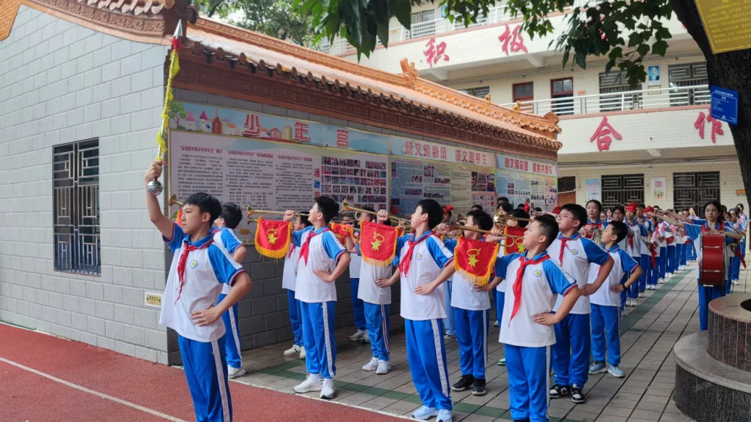 红领巾爱祖国——陆丰市东海街道中心小学、深圳市罗湖区桂园小学联合举行2024年新队员入队仪式 第30张 红领巾爱祖国——陆丰市东海街道中心小学、深圳市罗湖区桂园小学联合举行2024年新队员入队仪式 第30张