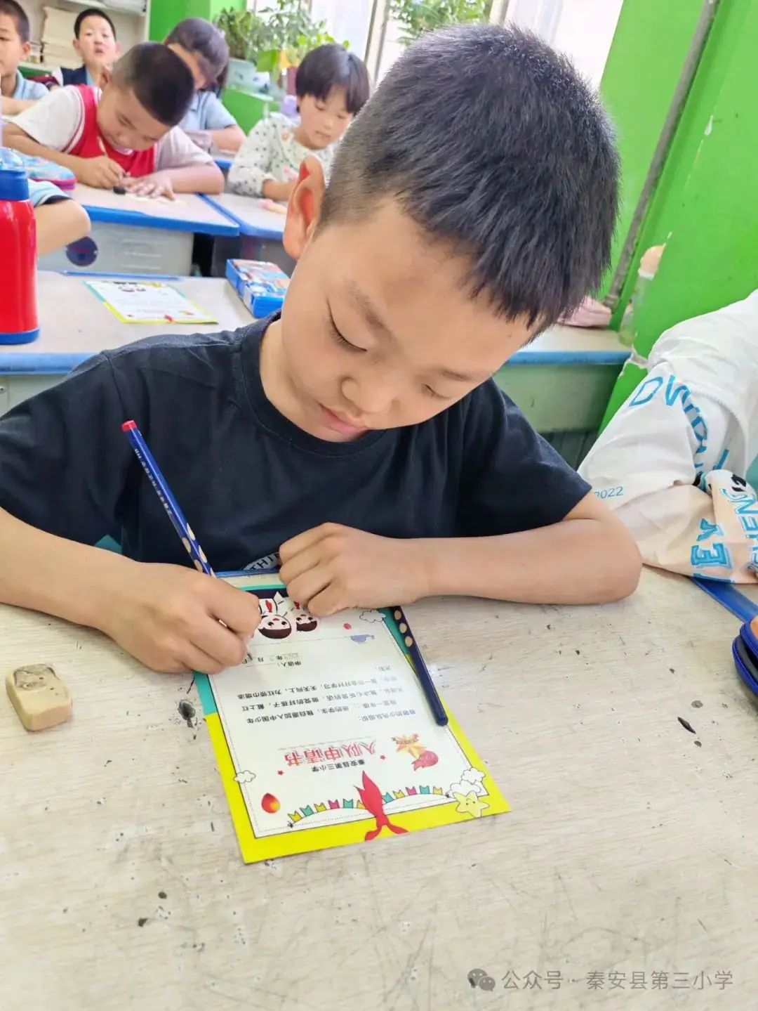秦安县第三小学隆重举行2024 年新队员入队仪式暨2023—2024学年度“四星”学生表彰活动 第17张 秦安县第三小学隆重举行2024 年新队员入队仪式暨2023—2024学年度“四星”学生表彰活动 第17张