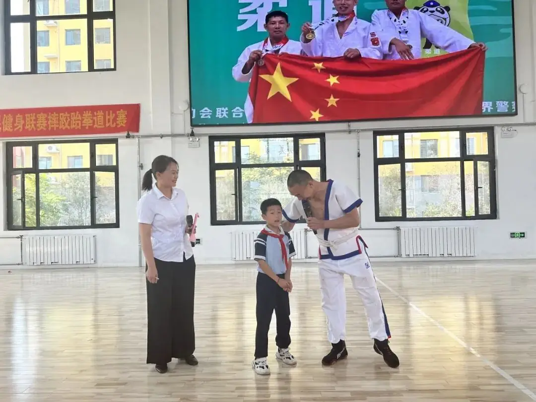 “中国跤王”到阳春小学啦! 第8张 “中国跤王”到阳春小学啦! 第8张