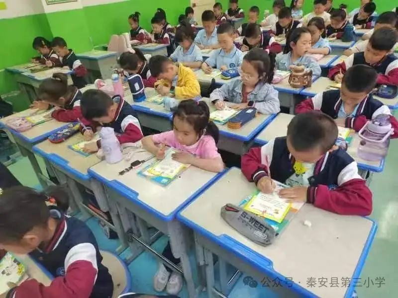 秦安县第三小学隆重举行2024 年新队员入队仪式暨2023—2024学年度“四星”学生表彰活动 第15张 秦安县第三小学隆重举行2024 年新队员入队仪式暨2023—2024学年度“四星”学生表彰活动 第15张