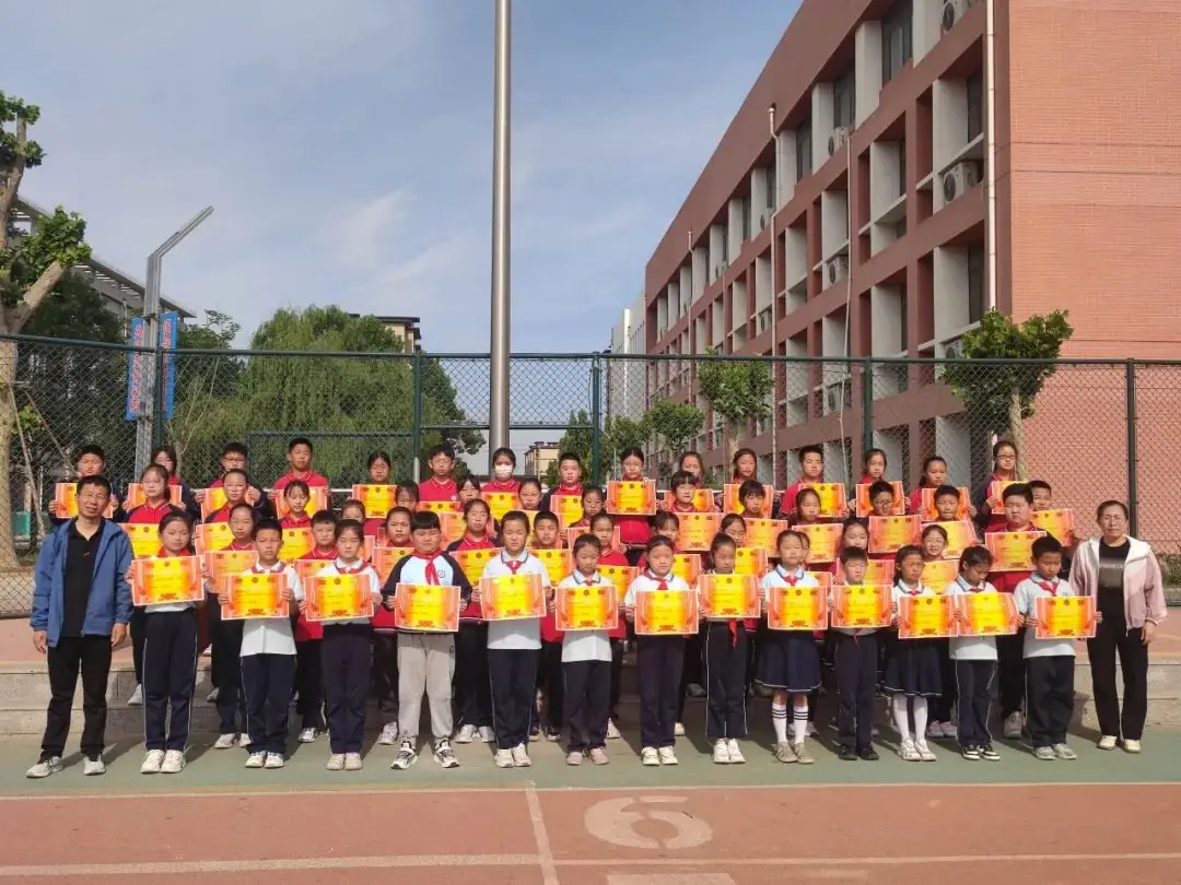 夏津县实验小学升旗仪式——“好习惯 在养成”之养整理物品习惯 第17张 夏津县实验小学升旗仪式——“好习惯 在养成”之养整理物品习惯 第17张
