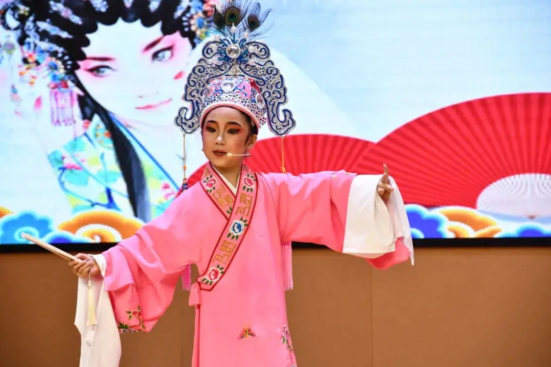 【课程育人】马鞍中心小学举行“童心向党 艺彩纷呈”校园文化艺术节暨第六届戏曲小梅花评比活动 第42张 【课程育人】马鞍中心小学举行“童心向党 艺彩纷呈”校园文化艺术节暨第六届戏曲小梅花评比活动 第42张