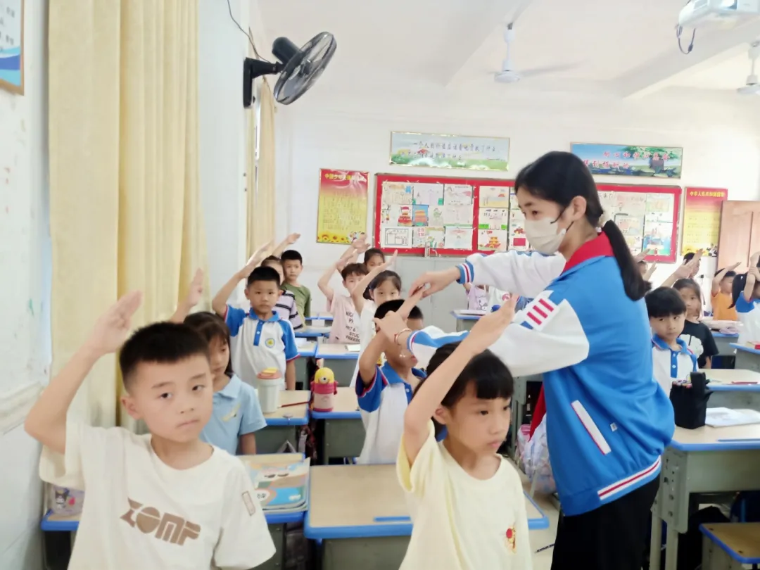 红领巾爱祖国——陆丰市东海街道中心小学、深圳市罗湖区桂园小学联合举行2024年新队员入队仪式 第10张 红领巾爱祖国——陆丰市东海街道中心小学、深圳市罗湖区桂园小学联合举行2024年新队员入队仪式 第10张