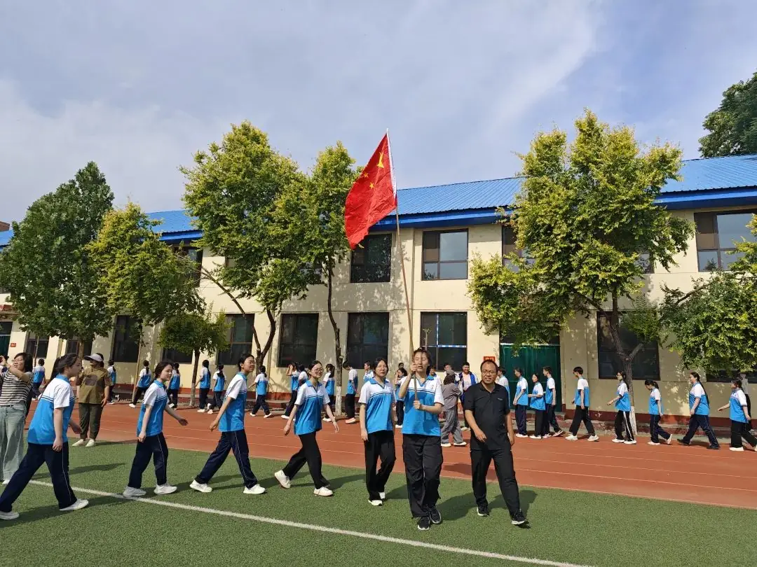 凝心聚力 决胜中考 | 稷峰二中初三学生考前团辅活动 第22张