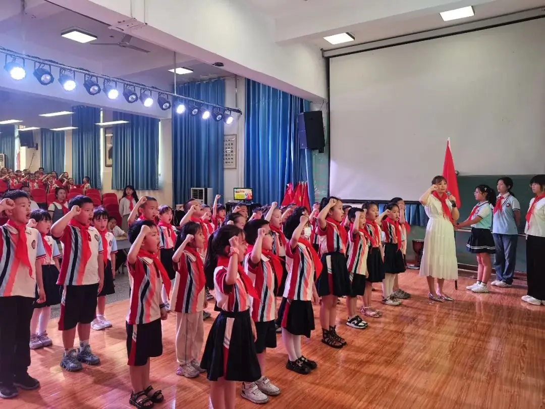 红领巾爱祖国——民建小学举行2024年少先队新队员入队仪式! 第75张