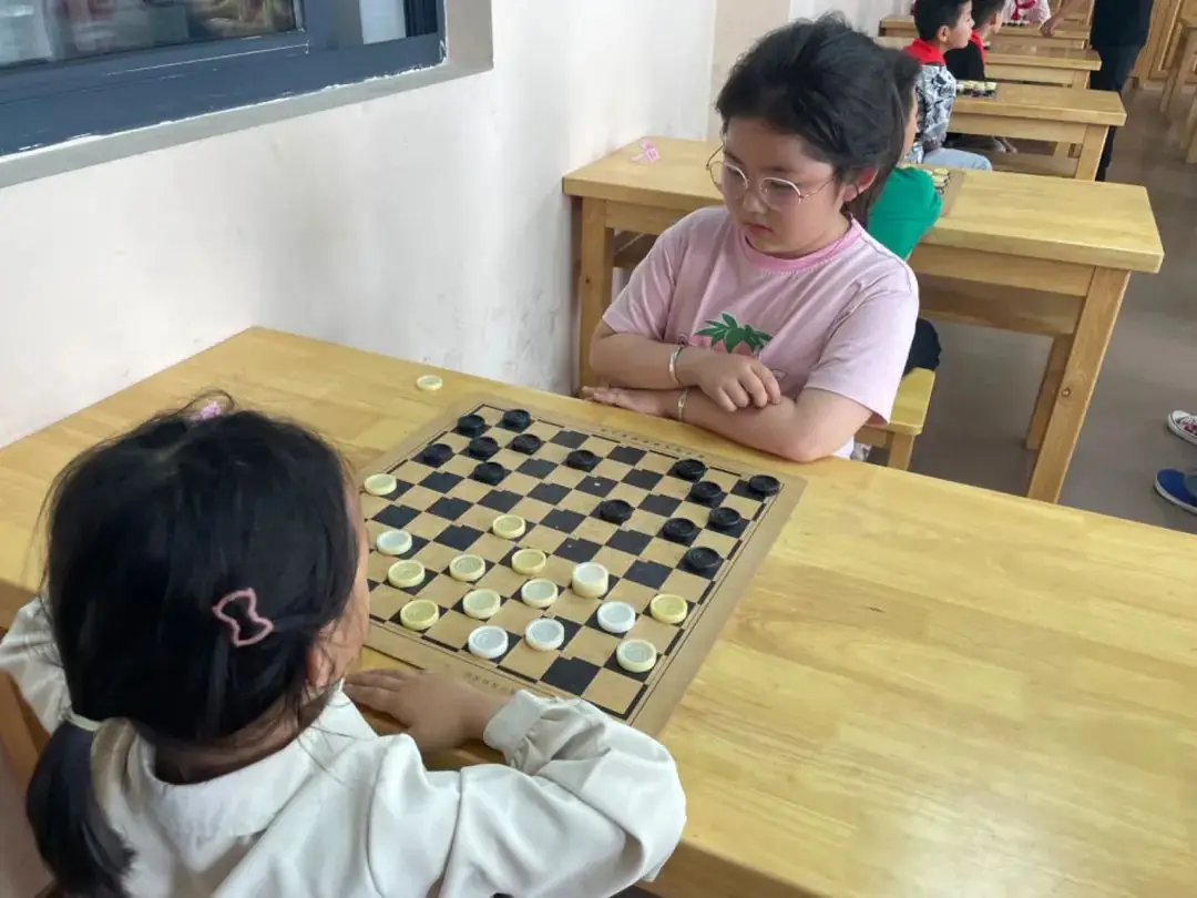 棋乐无穷 弈路成长——2024年天生港小学国际跳棋“棋王、棋后”争霸赛 第9张