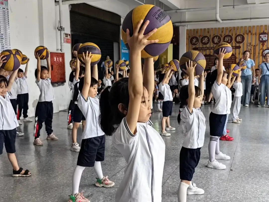 “趣”小学,悦成长 ——叙州区第五幼儿园参观北城实小活动 第42张 “趣”小学,悦成长 ——叙州区第五幼儿园参观北城实小活动 第42张