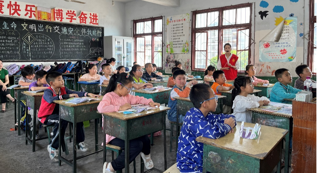 【校园之窗】大王镇小学:县精神文明办公室联合教体局到校开展“五课下乡.携手成长”志愿服务活动 第6张 【校园之窗】大王镇小学:县精神文明办公室联合教体局到校开展“五课下乡.携手成长”志愿服务活动 第6张