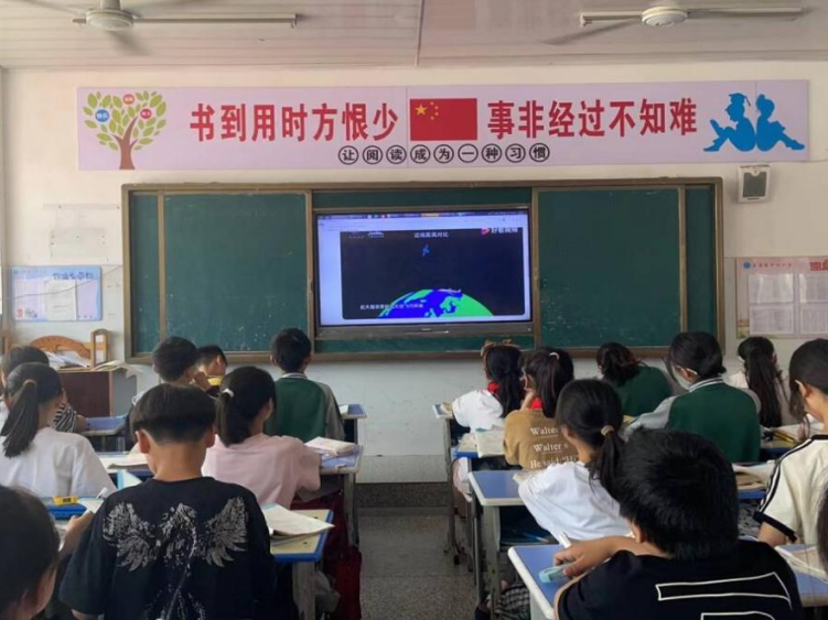 九霄逐梦,致敬英雄——原墙镇中心小学开展向航天英雄学习宣传教育活动 第18张 九霄逐梦,致敬英雄——原墙镇中心小学开展向航天英雄学习宣传教育活动 第18张