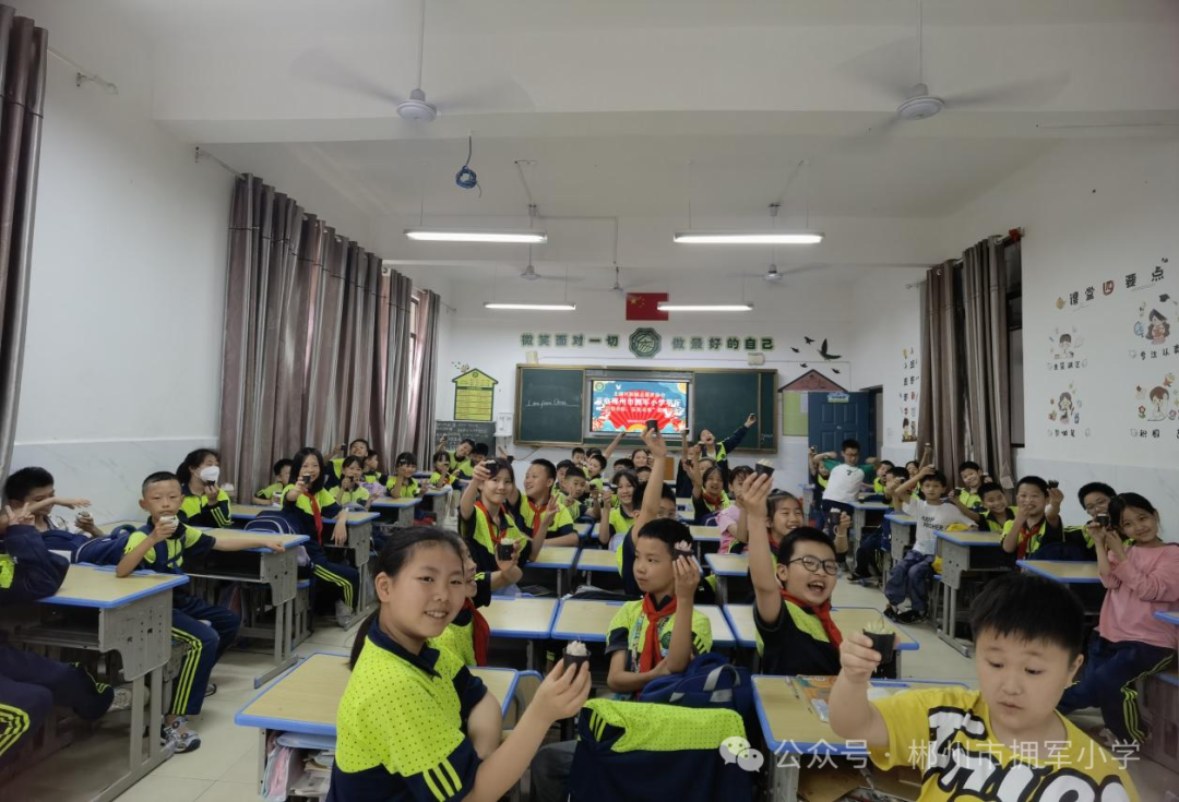 【拥军小学总第509期】魅力教学:北湖区新城志愿者莅临我校开展与爱“童”行,“迎六一,送爱心”活动 第6张 【拥军小学总第509期】魅力教学:北湖区新城志愿者莅临我校开展与爱“童”行,“迎六一,送爱心”活动 第6张