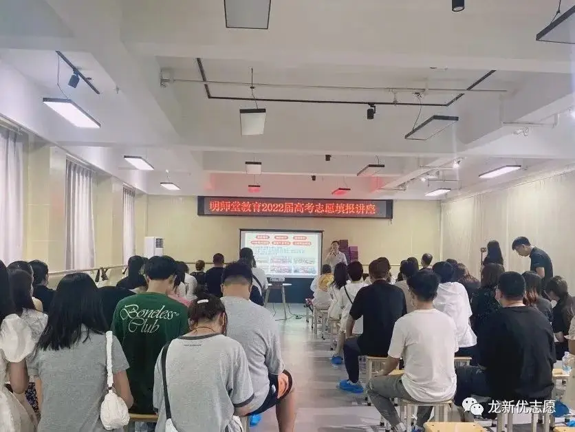 【高考满分作文素材】2024年高考作文十大主题押题预测,高分作文的精彩构思(开头段+论证段+结尾段)-第4张图片-四季读书网