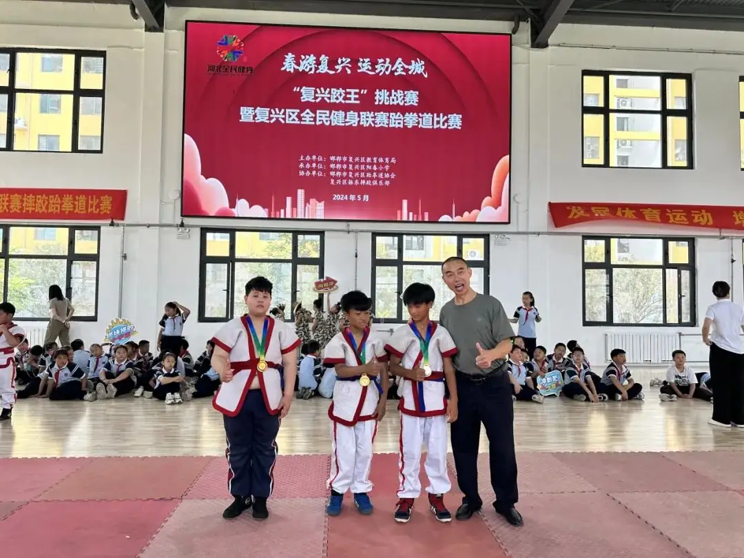 “中国跤王”到阳春小学啦! 第12张 “中国跤王”到阳春小学啦! 第12张
