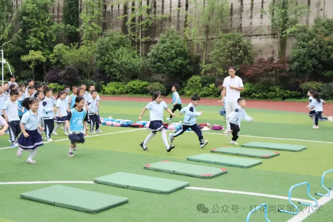 小学初体验 衔接零距离 ——遵义市红花岗区第八小学联合片区幼儿园开展幼小衔接活动 第1张 小学初体验 衔接零距离 ——遵义市红花岗区第八小学联合片区幼儿园开展幼小衔接活动 第1张
