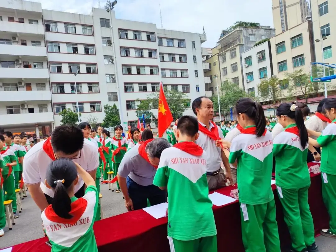 化州市实验小学2024年“六一”入队仪式暨红领巾奖章颁奖活动 第11张