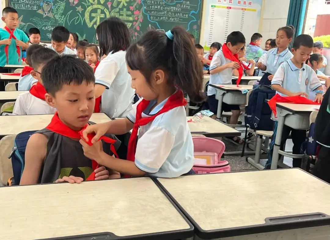 红领巾爱祖国——民建小学举行2024年少先队新队员入队仪式! 第19张