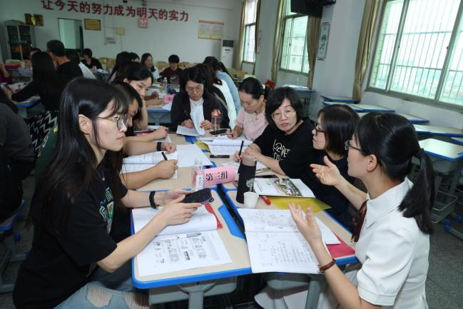 聚焦跨学科 融合促成长——泉州市举行小学数学许贻亮名师工作室“送研送训”暨第二次工作例会活动 第7张 聚焦跨学科 融合促成长——泉州市举行小学数学许贻亮名师工作室“送研送训”暨第二次工作例会活动 第7张