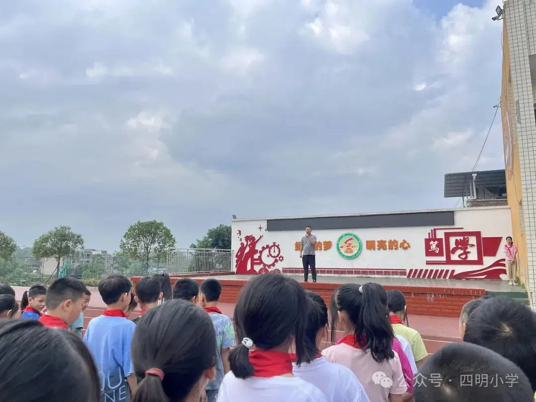 四明小学第十五周升旗仪式 第3张 四明小学第十五周升旗仪式 第3张