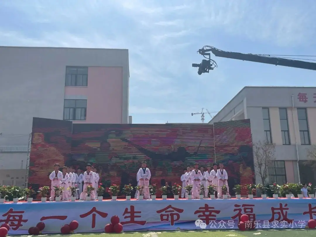 让每一个生命幸福成长——南乐县求实小学第四届学生综合素质暨庆六一文艺汇演 第45张 让每一个生命幸福成长——南乐县求实小学第四届学生综合素质暨庆六一文艺汇演 第45张