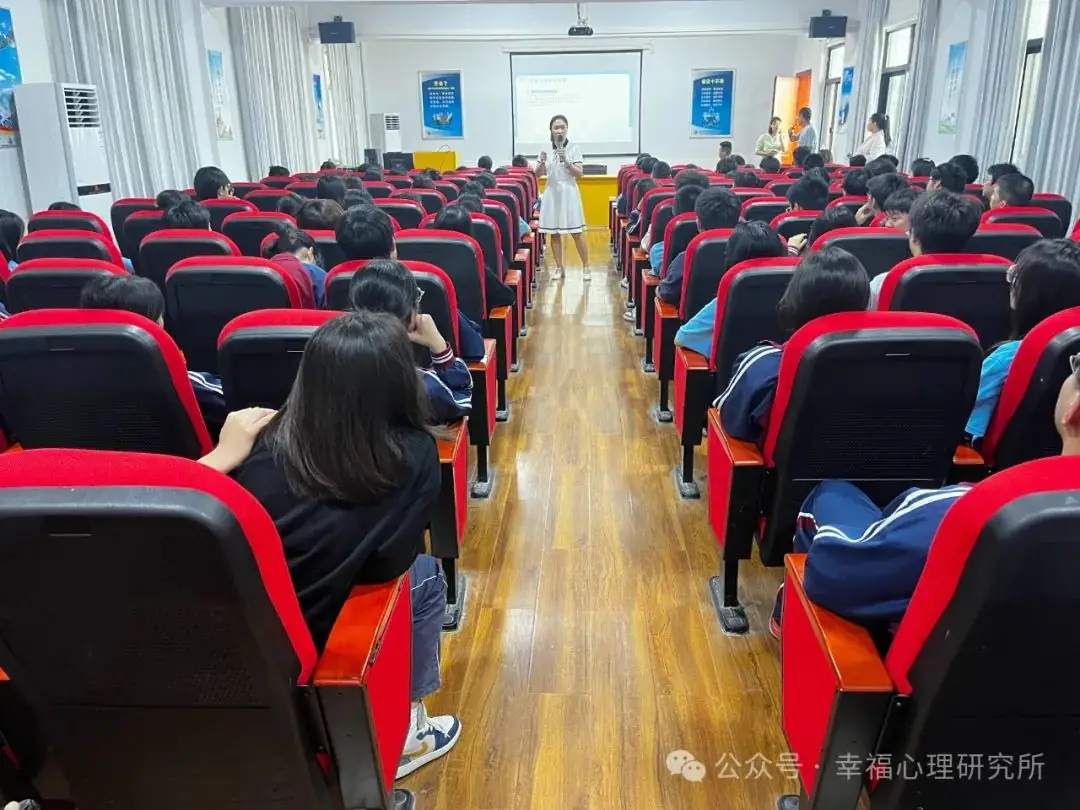 “助力中高考·放飞心梦想”——岳阳市未成年人心理健康辅导站送心理课程下乡到君山 第2张 “助力中高考·放飞心梦想”——岳阳市未成年人心理健康辅导站送心理课程下乡到君山 第2张