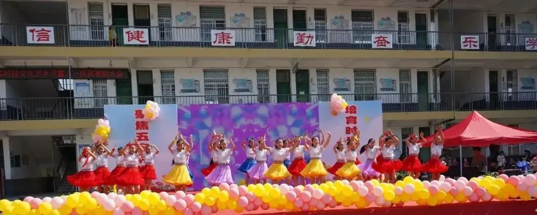 聚焦五育并举,培育时代新人 |杨公小学第一届科技文化艺术节开幕式暨六一庆祝表彰大会隆重举行 第14张 聚焦五育并举,培育时代新人 |杨公小学第一届科技文化艺术节开幕式暨六一庆祝表彰大会隆重举行 第14张