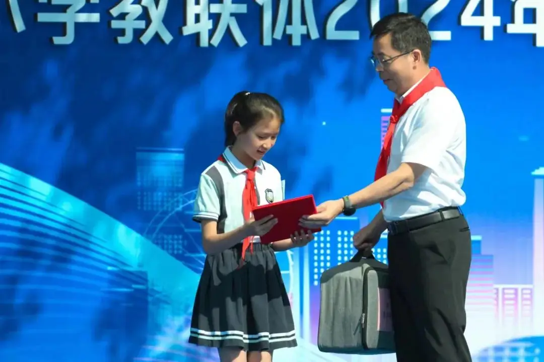 创玩科技 致敬未来——京山小学教联体2024年庆“六一”科技游园会 第13张 创玩科技 致敬未来——京山小学教联体2024年庆“六一”科技游园会 第13张