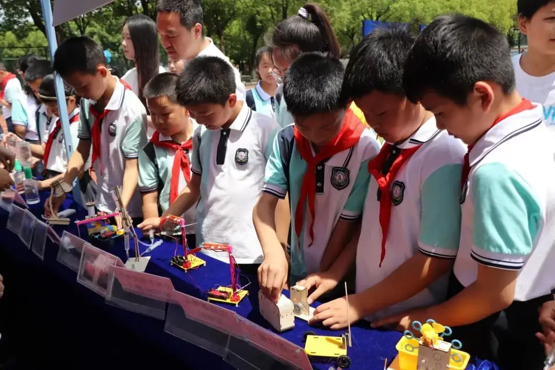 创玩科技 致敬未来——京山小学教联体2024年庆“六一”科技游园会 第44张 创玩科技 致敬未来——京山小学教联体2024年庆“六一”科技游园会 第44张