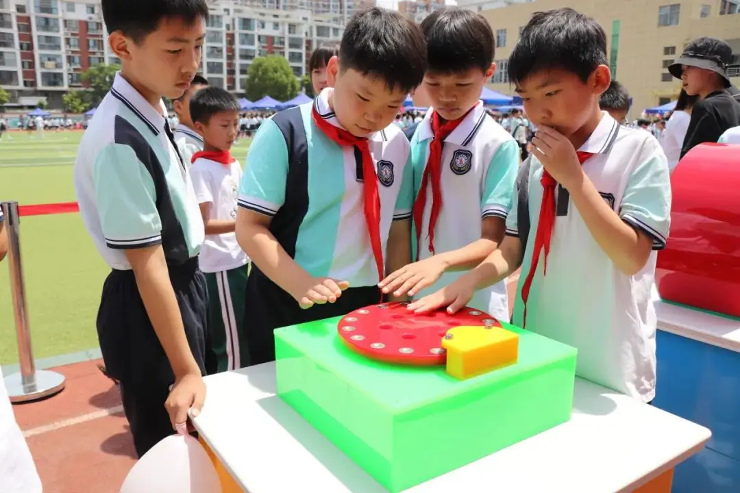 创玩科技 致敬未来——京山小学教联体2024年庆“六一”科技游园会 第43张 创玩科技 致敬未来——京山小学教联体2024年庆“六一”科技游园会 第43张