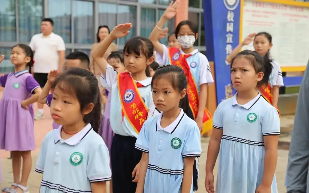 探秘小学 启程未来——乐东县第二幼儿园参观小学活动 第22张 探秘小学 启程未来——乐东县第二幼儿园参观小学活动 第22张