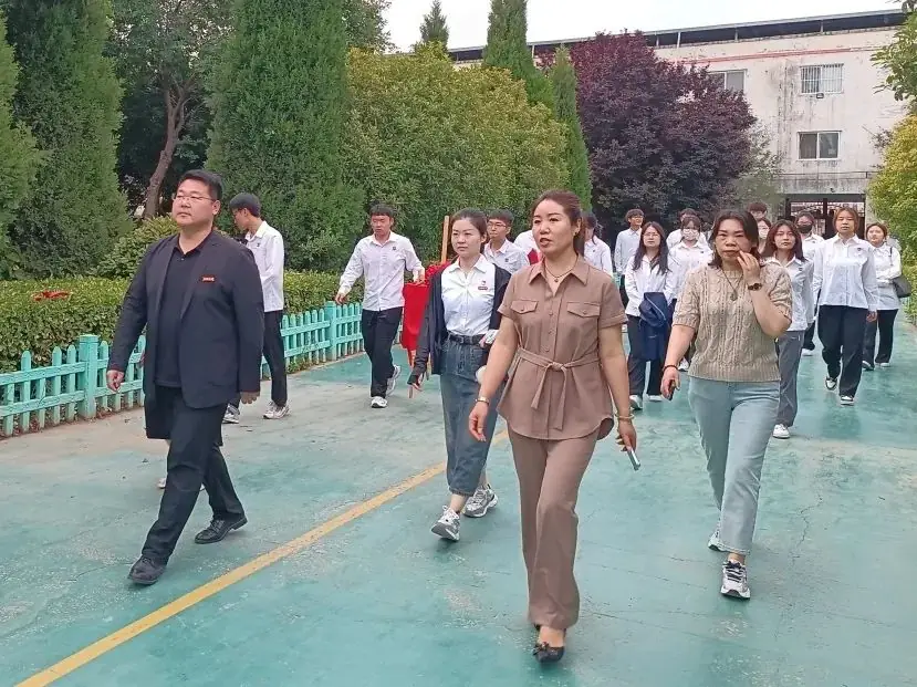 我校原阳校区与原阳县原兴街道白庙小学联合举行“大学生社会实践基地”揭牌签约仪式 第3张 我校原阳校区与原阳县原兴街道白庙小学联合举行“大学生社会实践基地”揭牌签约仪式 第3张