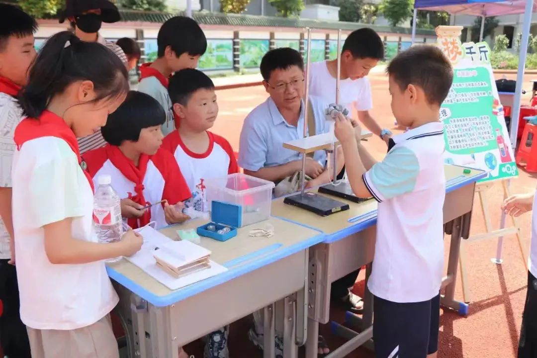 创玩科技 致敬未来——京山小学教联体2024年庆“六一”科技游园会 第31张 创玩科技 致敬未来——京山小学教联体2024年庆“六一”科技游园会 第31张