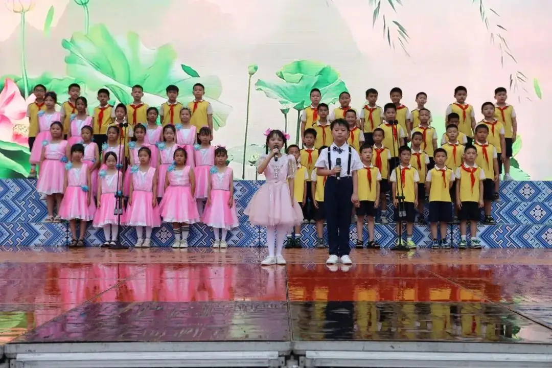 品书香韵味  诵经典美文 ——田阳区第六小学2024年庆“六一”主题系列活动暨班级诵读比赛 第9张