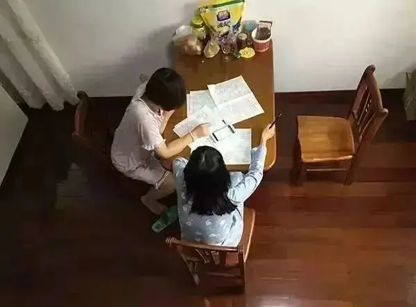 父亲晒出女儿中考图,看哭万人: 孩子,读书虽苦,却是最容易的那条! 第5张 父亲晒出女儿中考图,看哭万人: 孩子,读书虽苦,却是最容易的那条! 第5张
